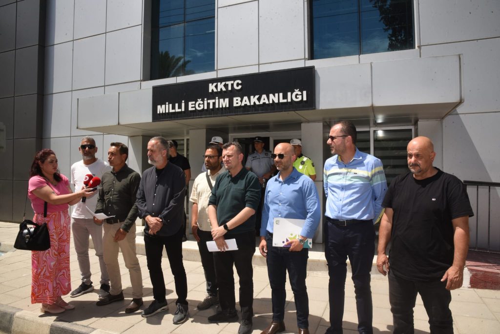 İki öğretmen sendikası, Öğretmenler Sınav (Değişiklik) Tüzüğü hakkında basın açıklaması yaptı – BRTK