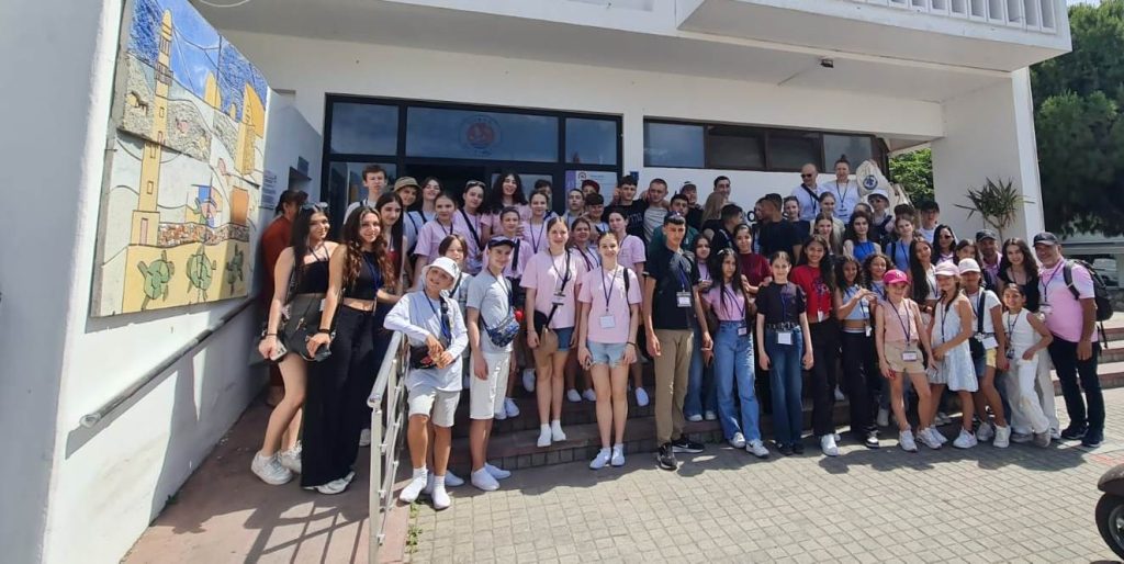 Farklı ülkelerden çocuklar Girne’de dünya barışı temasıyla resim çizdi – BRTK