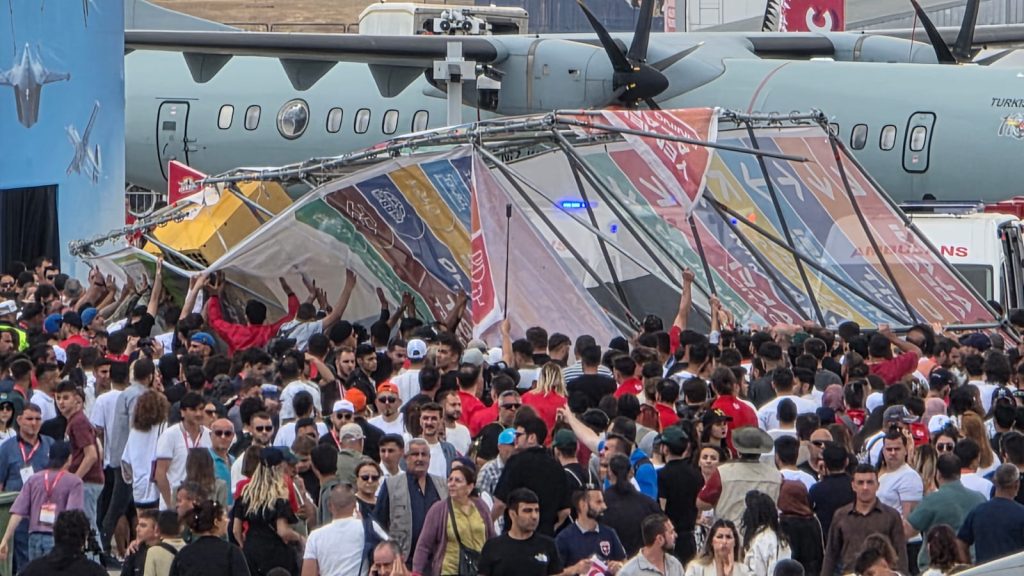 TEKNOFEST KKTC alanında demir platform devrildi.. 3 yaralı – BRTK