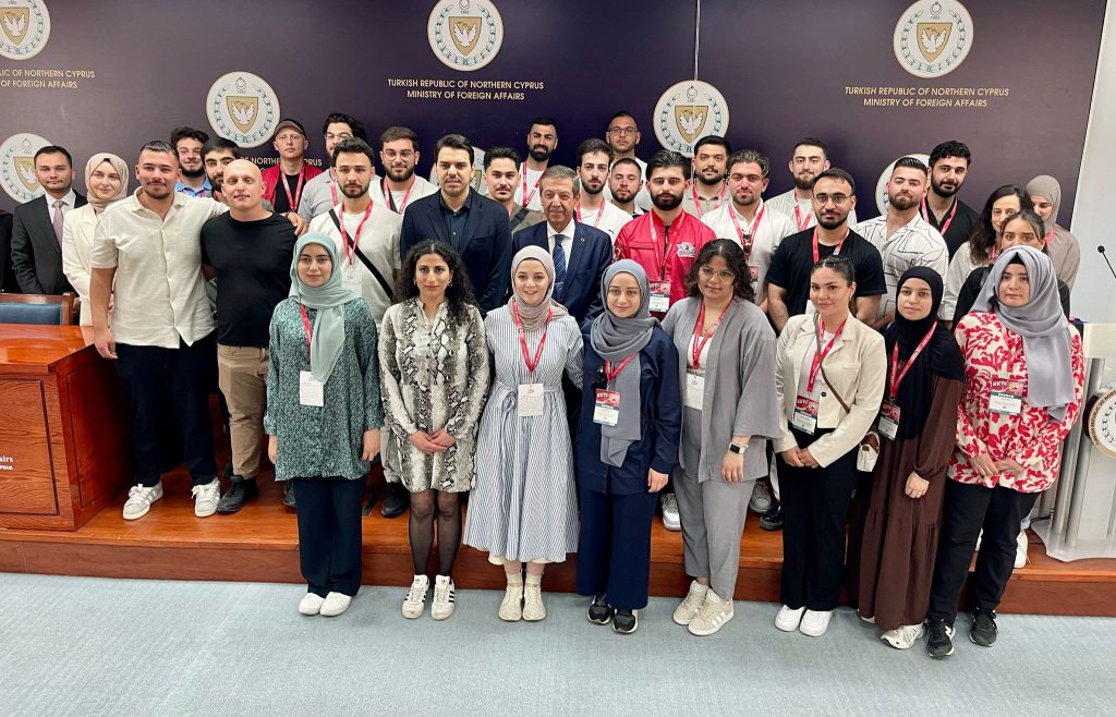 Dışişleri Bakanı Ertuğruloğlu, YTB Başkanı Eren ve Avrupa’dan gelen gençleri kabul etti – BRTK