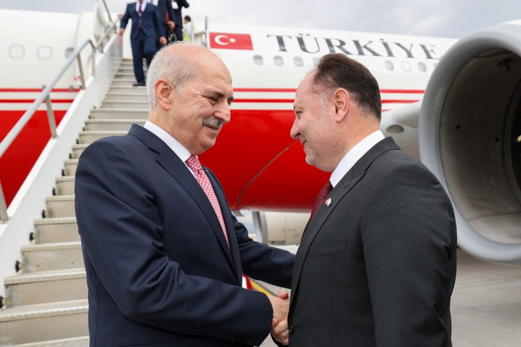 Öztürkler, TBMM Başkanı Numan Kurtulmuş ve beraberindeki milletvekillerini havaalanında karşıladı – BRTK