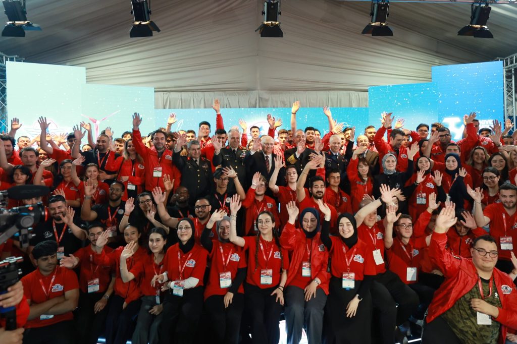 TC Milli Savunma Bakanı Güler, TEKNOFEST KKTC’de gençlerle bir araya geldi – BRTK