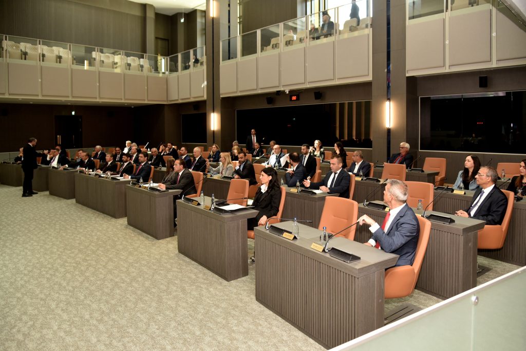 Cumhuriyet Meclisi Genel Kurulu yeni hizmet binasında ilk kez toplandı.. Milletvekilleri duygu ve düşüncelerini paylaştı… – BRTK