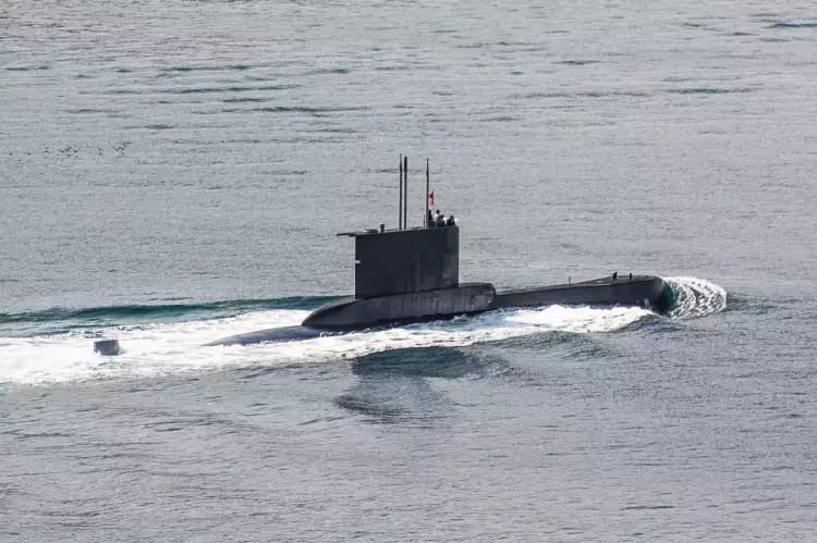 Türk Deniz Kuvvetleri Komutanlığı’na bağlı denizaltıdan 19 Mayıs kutlamaları çerçevesinde KKTC’ye ziyaret – BRTK