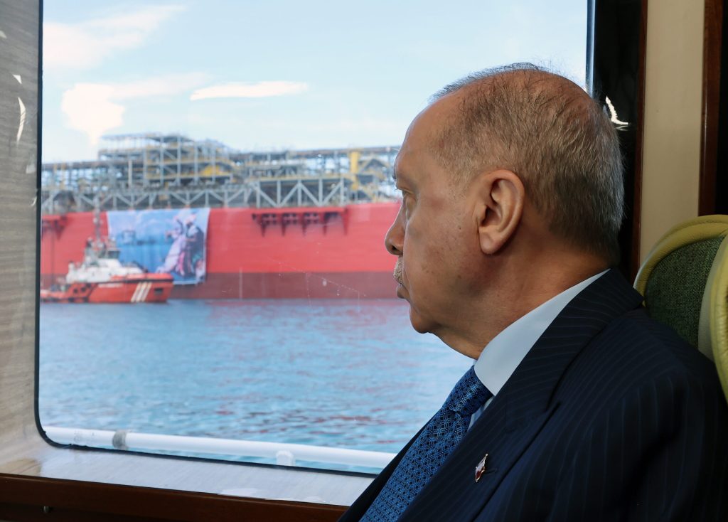 Erdoğan, Türkiye’nin ilk yüzer gaz üretim platformunu Karadeniz’e uğurladı – BRTK