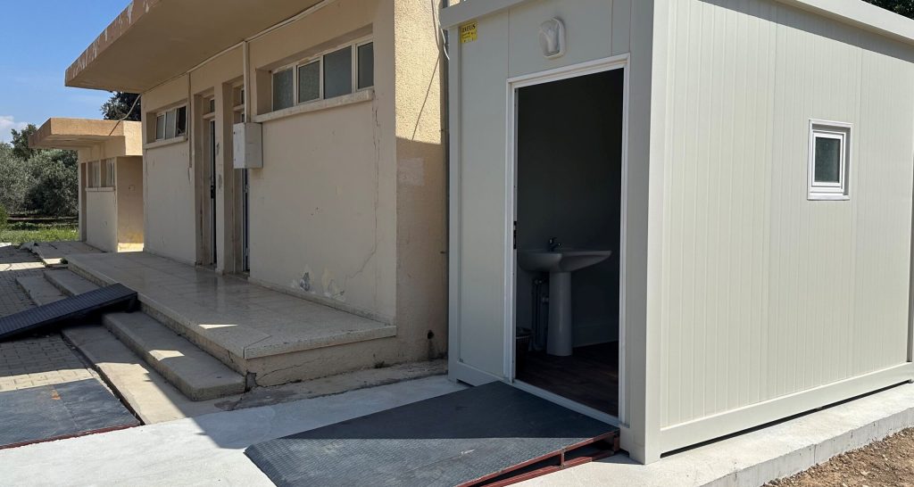 Mimarlar Odası’ndan Gazimağusa Ticaret Lisesi’ne engelli tuvaleti ve rampa – BRTK