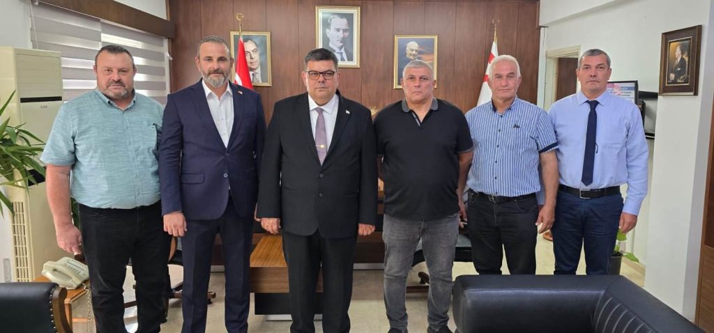 Maliye Bakanı Berova, KKTC Avcılık Federasyonu Başkanı Saygıner ve heyetini kabul etti – BRTK