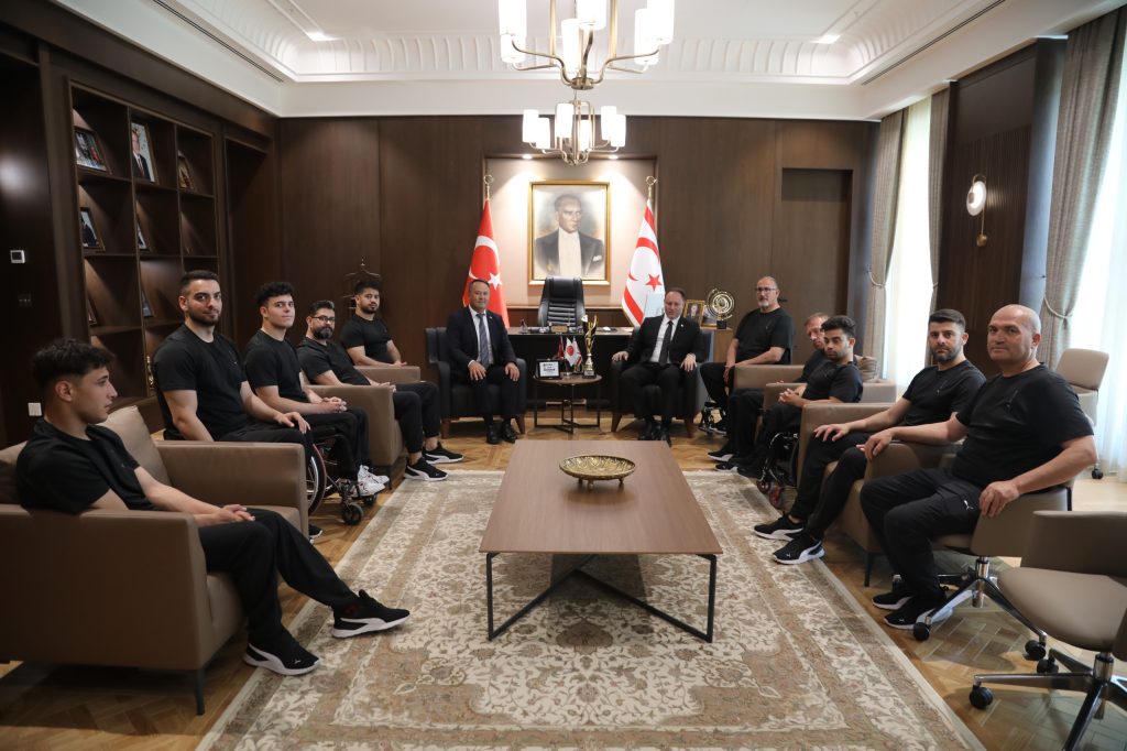 Öztürkler, Vakıflar Tekerlekli Sandalye Basketbol Takımı heyetini kabul etti – BRTK