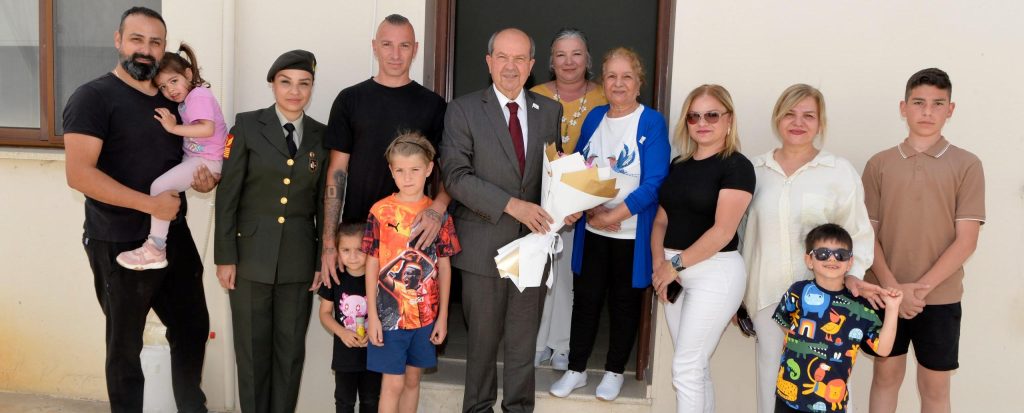 Cumhurbaşkanı Tatar, Anneler Günü vesilesiyle şehit ve gazi ailelerini ziyaret etti – BRTK