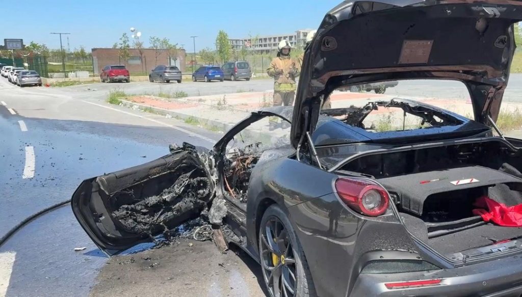 İstanbul’da 20 milyonluk araç alev alev yandı – Son Dakika Türkiye Haberleri