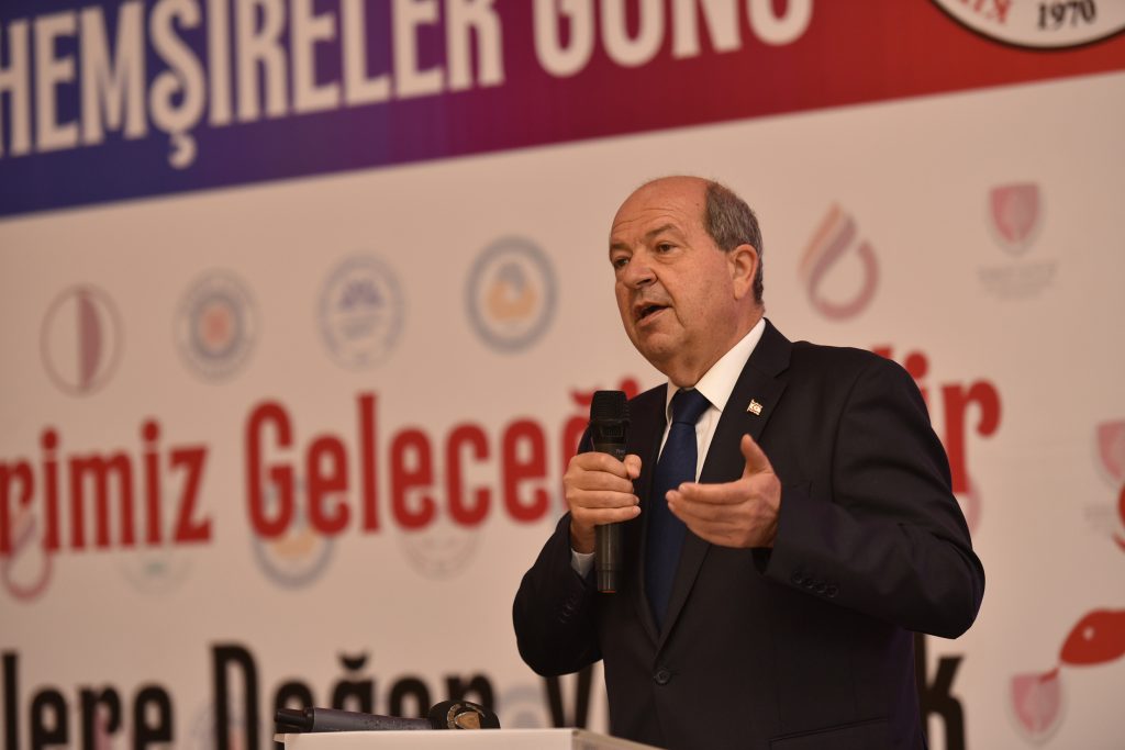 Tatar:Hemşireler ve ebeler, dil, din, ırk ayrımı yapmadan her türlü insana hizmet vererek KKTC’yi yüceltiyor – BRTK