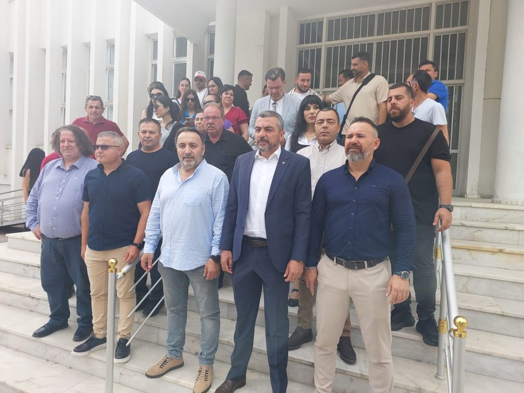 Sendikalar Posta Dairesi’nde uyarı grevi yaptı, süresiz grev uyarısında bulundu – BRTK