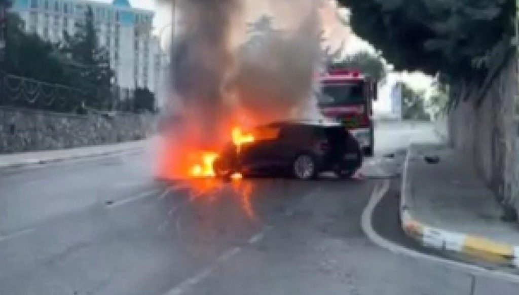 Seyir halindeki otomobil alev alev yandı – Son Dakika Türkiye Haberleri