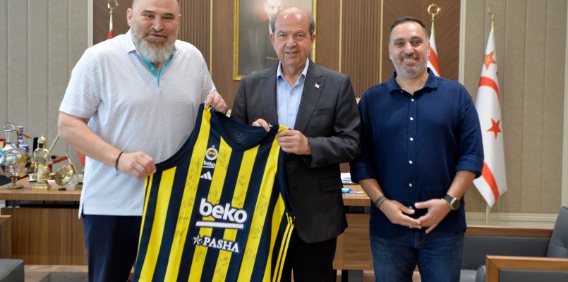 Cumhurbaşkanı Tatar, Fenerbahçe Spor Kulübü Yönetim Kurulu Asbaşkanı,Fenerbahçe Beko Erkek Basketbol Şube Başkanı Komsuoğlu’nu kabul etti – BRTK