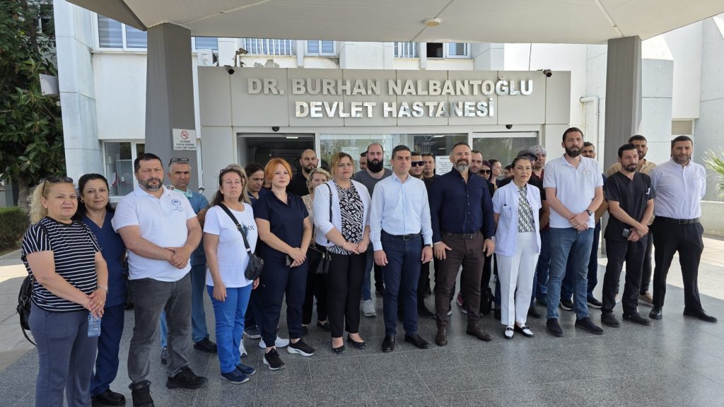 KTHES, Tıp-İş, KTAMS ve KTHEB Dr. Burhan Nalbantoğlu Devlet Hastanesi önünde açıklama yaptı – BRTK