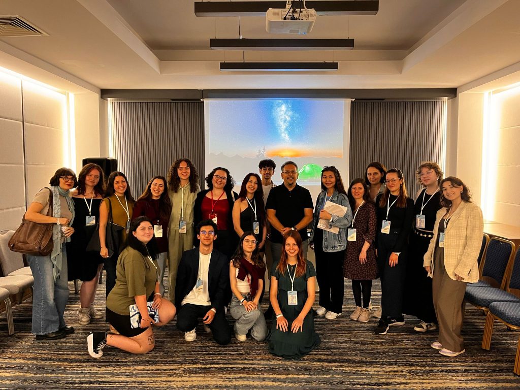 DAÜ Öğretim Üyesi Prof. Dr. Fatih Bayraktar 38. EFPSA Kongresi’nde DAÜ’yü temsil etti – BRTK