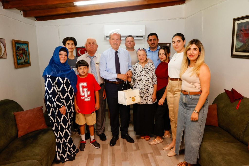 Cumhurbaşkanı Ersin Tatar, TMT mücahidi, gazi ve şehit yakınlarını ziyaret etti – BRTK