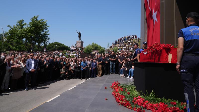 Manisa Belediye Başkanı Zeyrek için belediye önünde veda töreni düzenlendi – BRTK