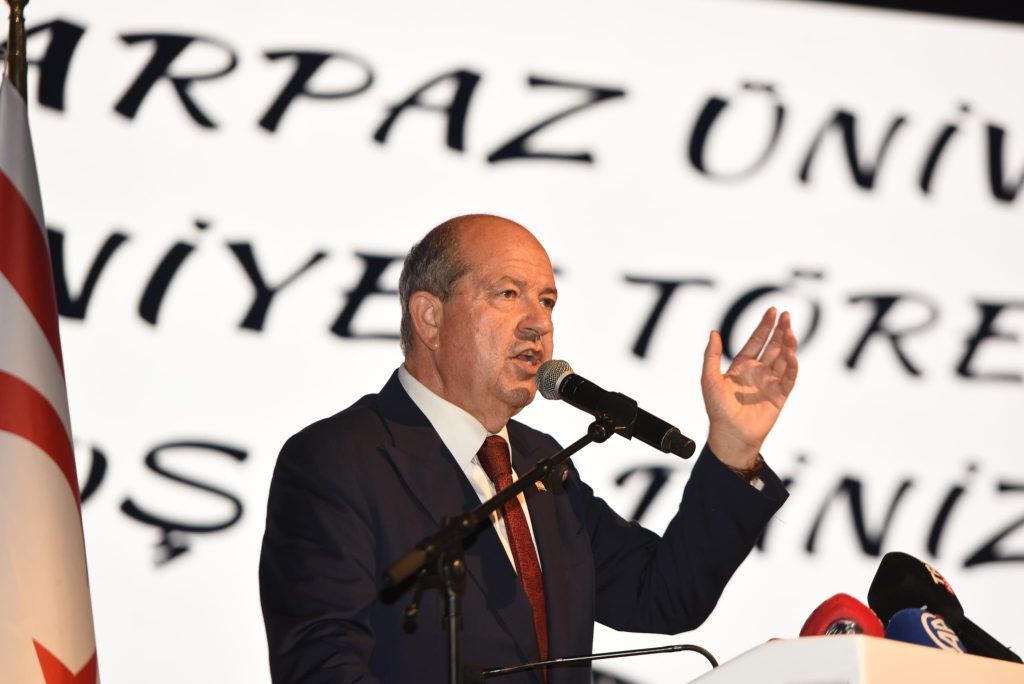 AKÜN mezuniyet töreninde konuşan Tatar, teknoloji çağında gençleri geleceğe hazırlamanın önemli olduğunu vurguladı – BRTK