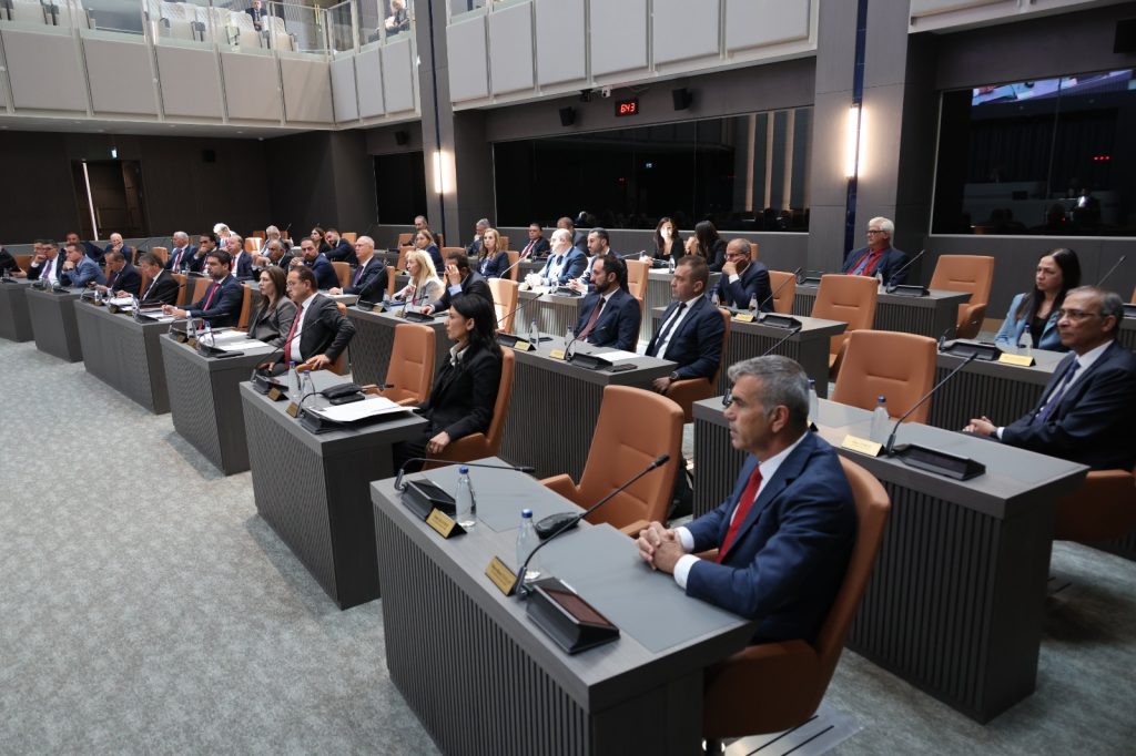 Aranın ardından Meclis yeniden toplandı – BRTK