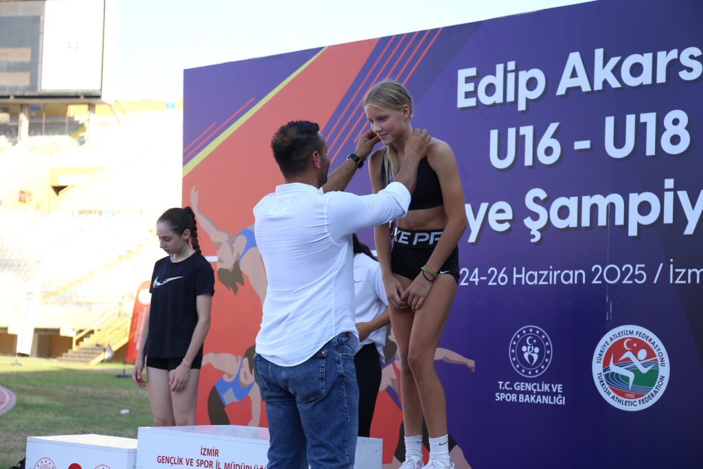 Sofia Bradley, Türkiye üçüncüsü – BRTK