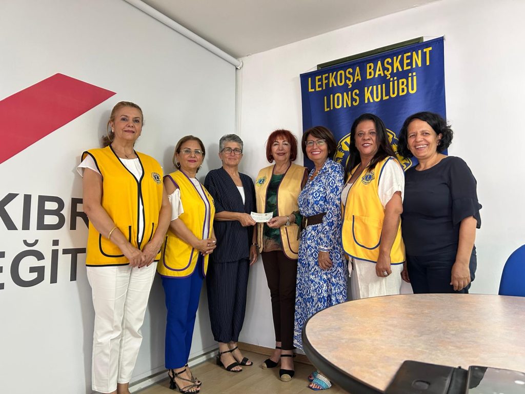 Lefkoşa Başkent Lions Kulübü, KTEV’i ziyaret ederek burs fonuna bağışta bulundu – BRTK