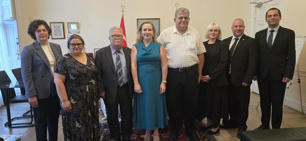 Sibel Tatar’ın girişimleriyle İngiltere’deki Türk okullarına destek verilecek – BRTK