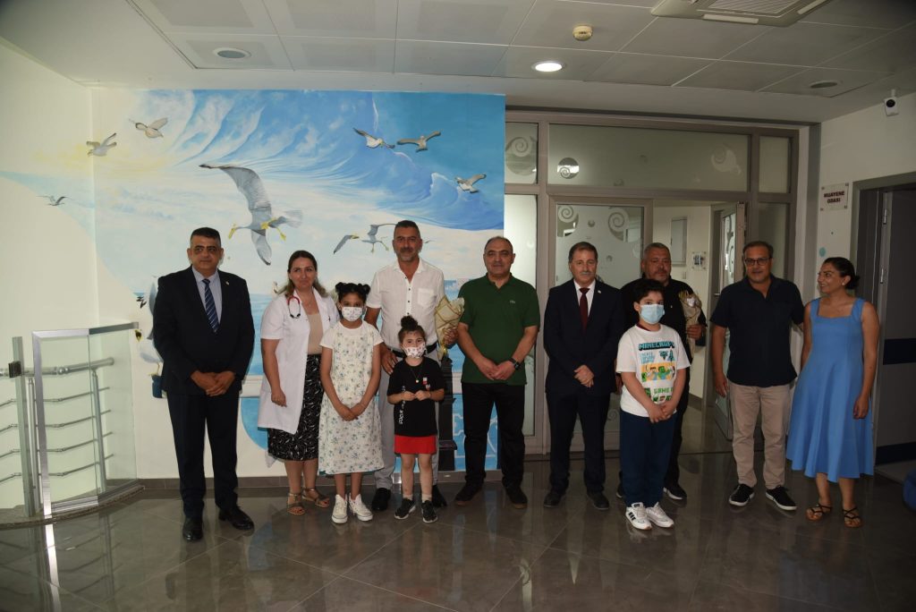 Çocuk Onkoloji Bölümü’nde eğitimlerine devam eden çocuklar bugün karnelerini aldılar – BRTK