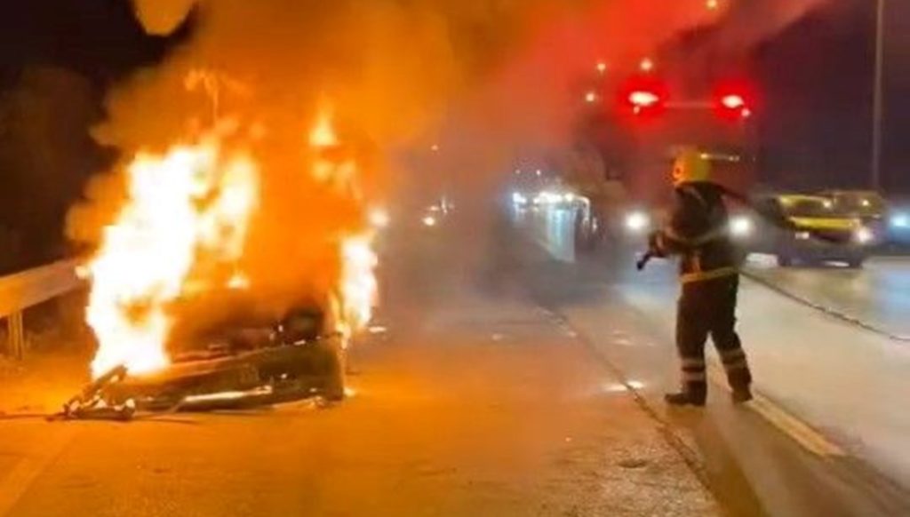 TEM’de otomobil alev alev yandı – Son Dakika Türkiye Haberleri