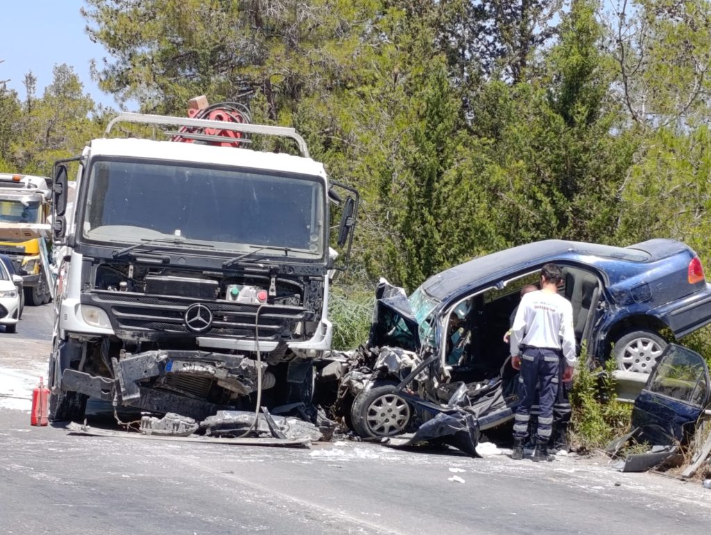 Girne -Değirmenlik ana yolunda kaza. İki yaralı – BRTK