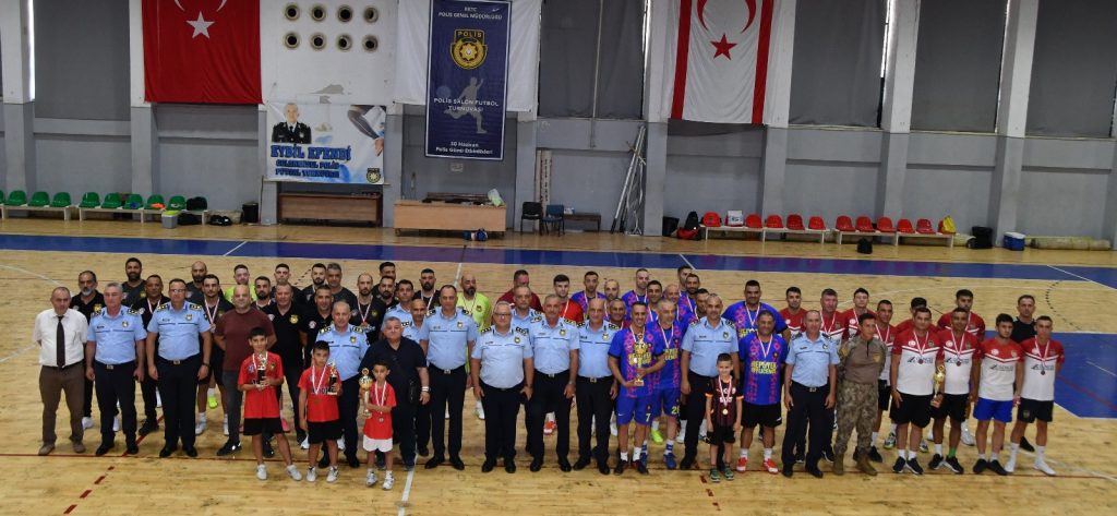 Geleneksel 3’üncü Eybil Efendi Polis Salon Futbol Turnuvası’nın Şampiyonu Lefkoşa Polis Müdürlüğü B Takımı oldu – BRTK