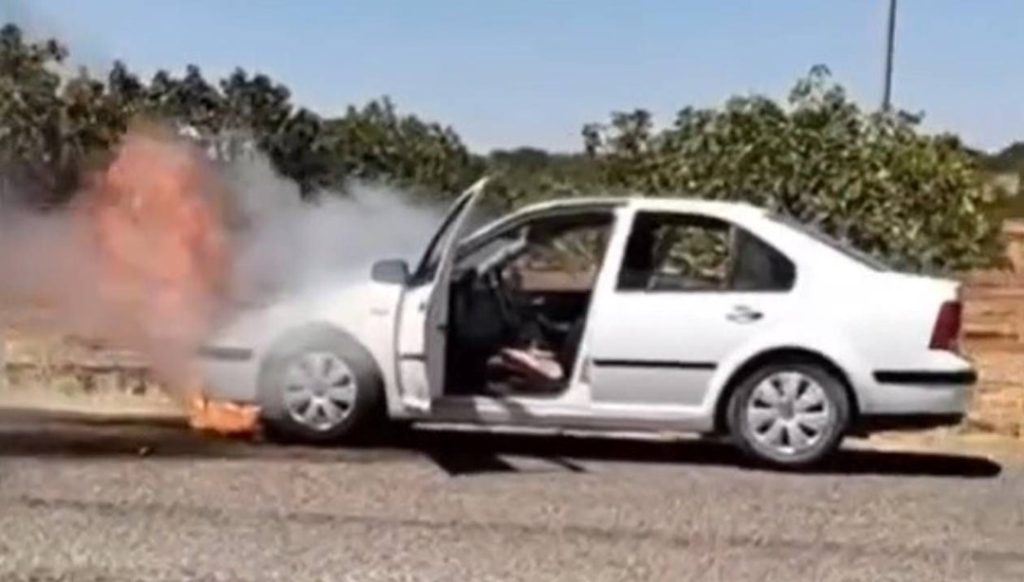 Seyir halindeki otomobil alev aldı – Son Dakika Türkiye Haberleri