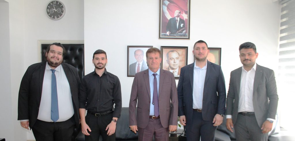 Bayındırlık ve Ulaştırma Bakanı Arıklı, Kıbrıs Türk Gençlik Konfederasyonu’nu kabul etti – BRTK