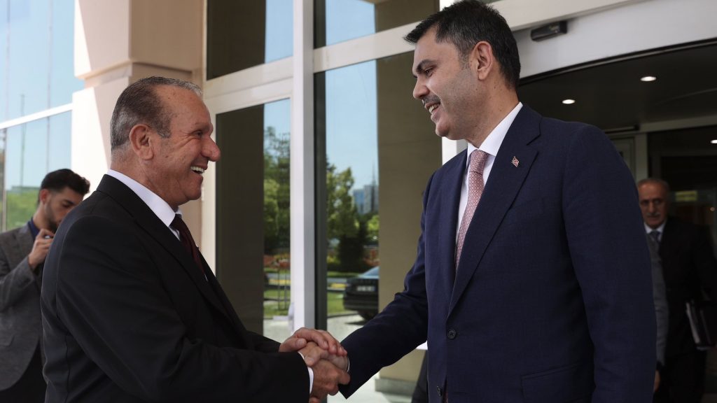 Ataoğlu, Murat Kurum ile görüştüKurum:Görüşmede, Kıbrıs’ta atık dönüşümü, çöp kamyonları, depozito iade makineleri ve atık su arıtma tesisi başta olmak üzere ortak projeleri değerlendirdik – BRTK