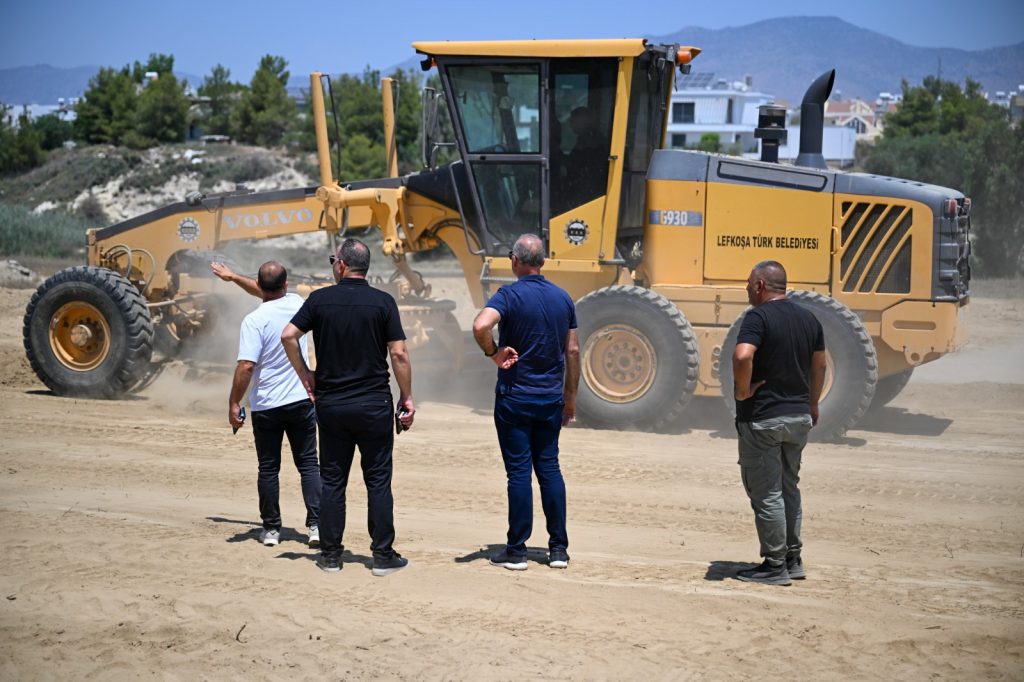 LTB Başkanı Harmancı ve KTFF Başkanı Sertoğlu spor kompleksinin yer alacağı yeri ziyaret etti – BRTK