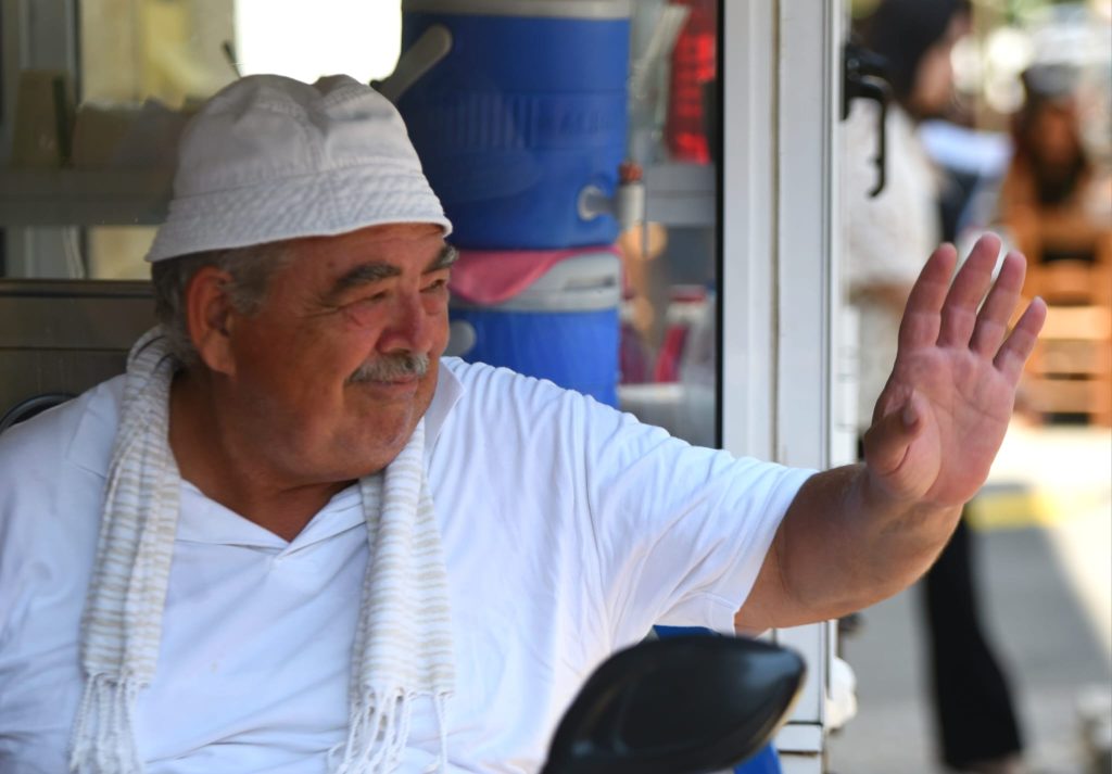 Kıbrıs kültürünün temsilcilerinden, Lefkoşa’nın simgelerinden biri; Hakan Aşık… – BRTK