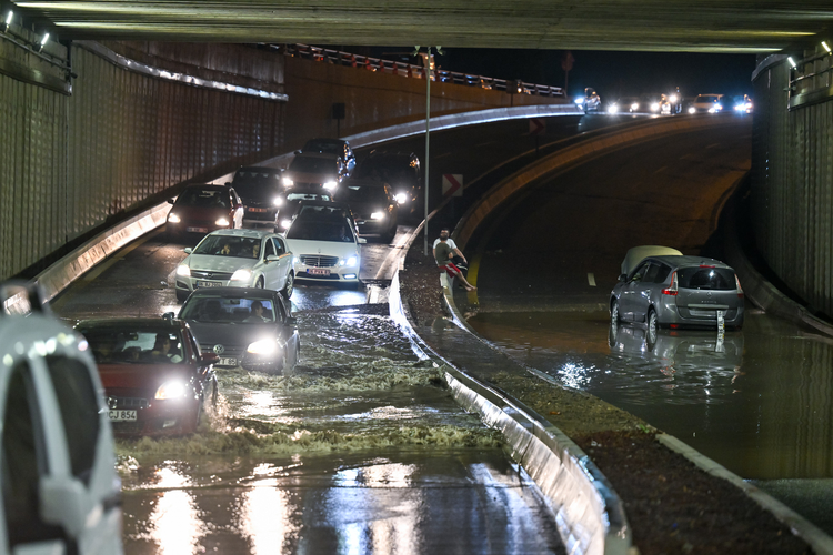 Ankara’da sağanak ve fırtına etkili oldu – BRTK
