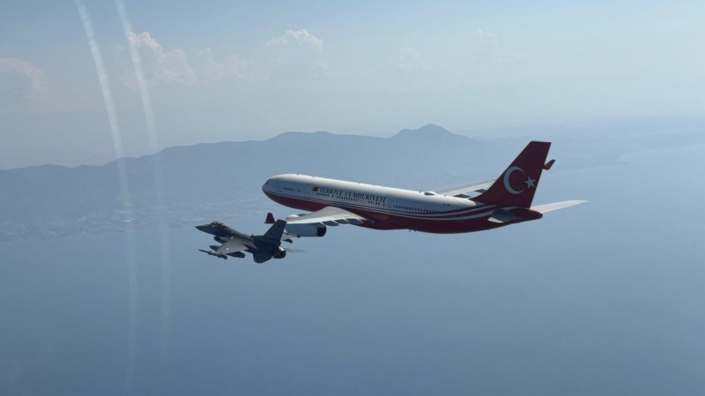 Erdoğan’ın içinde bulunduğu “TUR” uçağına KKTC’ye varışında F-16’lar eşlik etti – BRTK