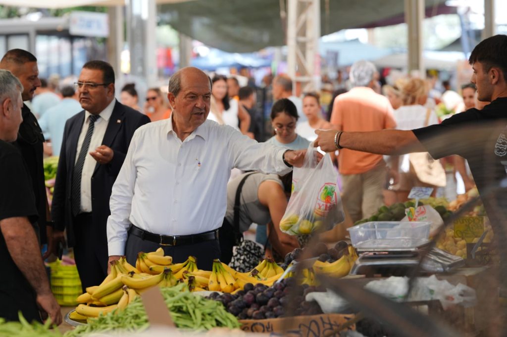 Cumhurbaşkanı Ersin Tatar, Girne Açık Pazarı ziyaret etti