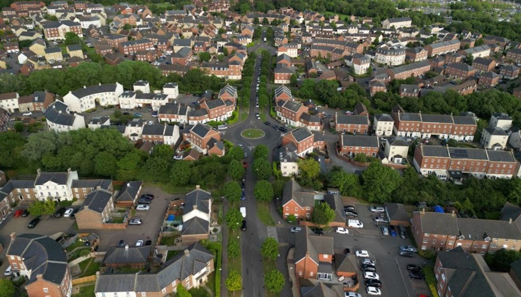 Sürücülerin korkulu rüyası “sihirli kavşak”ta Tesla üç tur attı