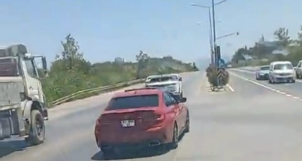 Tehlikeli sürüş yapan araç sürücüsü Girne Trafik Ekipleri tarafından rapor edildi – BRTK