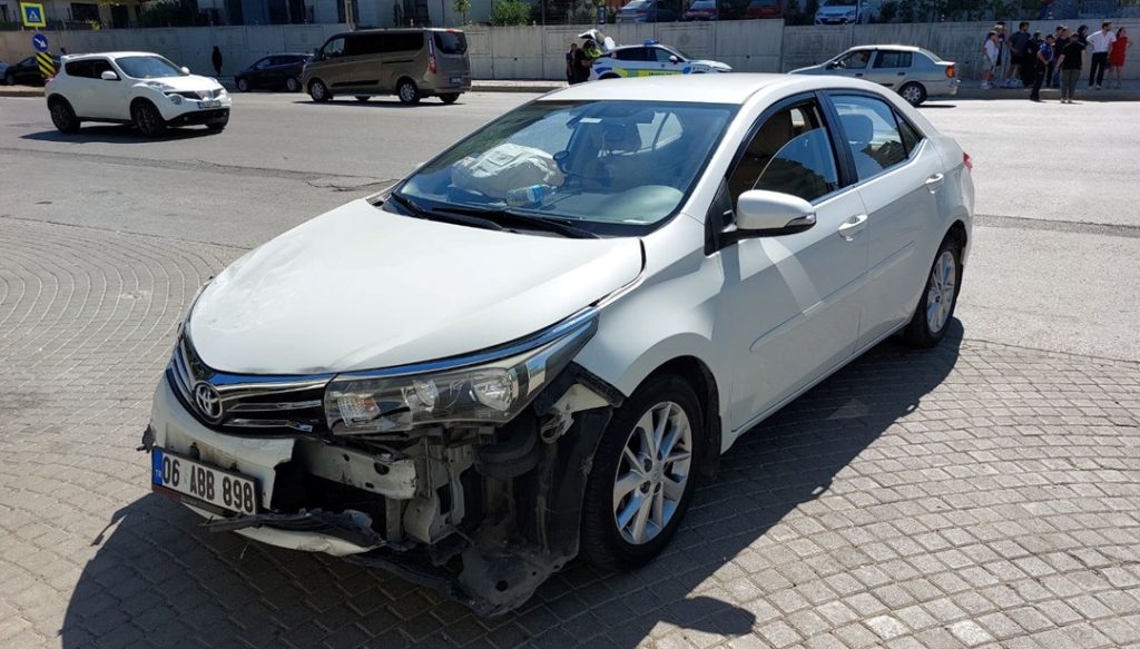 Samsun’da otomobil kamyonla çarpıştı : 3 yaralı – Son Dakika Türkiye Haberleri