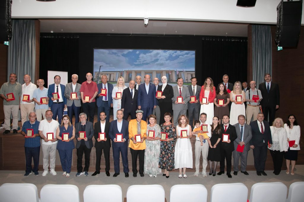 Cumhurbaşkanı Tatar’a Türk Dünyası Yüksek Hizmet Ödülü verildi – BRTK