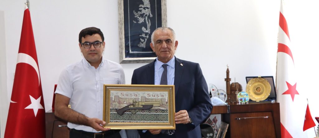 Bakan Çavuşoğlu, Kıbrıs -Azerbaycan Diaspora Merkezi Yönetim Kurulu Başkanı Dinyev’i kabul etti – BRTK