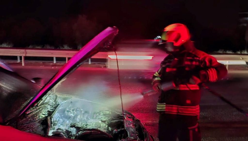 Seyir halindeki otomobil alev aldı – Son Dakika Türkiye Haberleri
