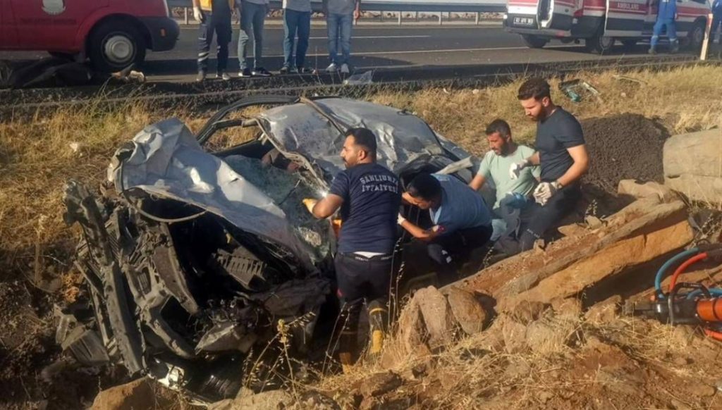 Şanlıurfa’da otomobil devrildi, iki kişi hayatını kaybetti – Son Dakika Türkiye Haberleri