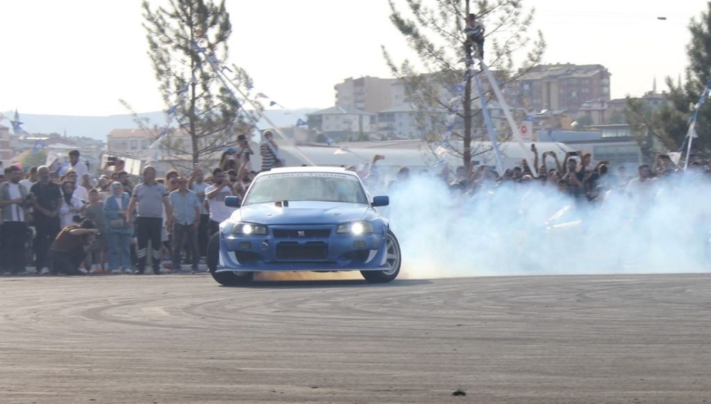 Sivas’ta drift pisti heyecanı: Gençler hünerlerini sergiledi – Son Dakika Türkiye Haberleri