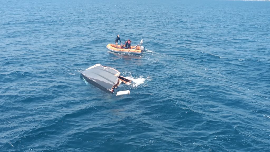 Marmara Adası açıklarında parçalanmış halde bulunan teknedeki iş insanı aranıyor – BRTK