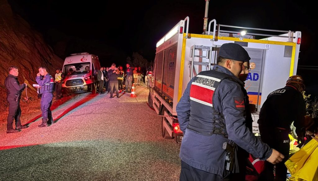 Sivas’ta feci kaza: Araçtaki 4 kişi öldü