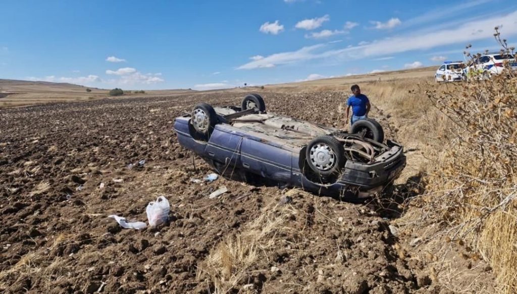 Çorum’da otomobil tarlaya devrildi | NTV Haber